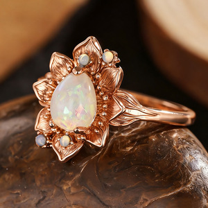 Anello con Cristalli a Goccia Effetto Opale Girasole per Donne, Accessorio Floreale per Uso Quotidiano - Product Image 4