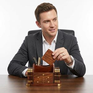 Organizador de Escritorio de Madera con Detalles en Latón y Diseño con Incrustaciones Florales - Product Image 1