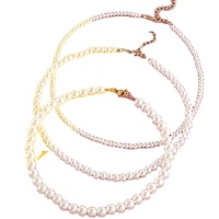 Collier personnalisable en alliage avec fausses perles romantiques, chaîne à maillons dorés et fermoir mousqueton pour femme