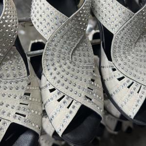 Zapatos <span class=keywords><strong>de</strong></span> baile <span class=keywords><strong>de</strong></span> verano con punta abierta para mujer con <span class=keywords><strong>botas</strong></span> negras <span class=keywords><strong>de</strong></span> cristal, tendencia <span class=keywords><strong>de</strong></span> moda acolchada, calzado <span class=keywords><strong>de</strong></span> baile elegante - Product Image 5