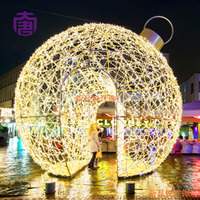 Arche de boules de Noël LED en métal personnalisée IP65, certifiée CE ROHS, durée de vie de 50 000 heures pour décorations de fêtes intérieures/extérieures