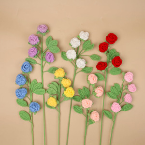 Rosas de burbujas de cuatro cabezas tejidas a mano, flores artificiales de hilo creativas, decoración para sala de estar, regalo para el Día de San Valentín - Product Image 2