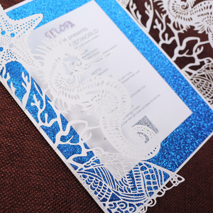 Pochette d'invitation découpée au laser sur mesure, thème océan, avec carte imprimée pailletée bleue et enveloppe blanche - Product Image 2