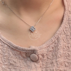 Collier pendentif trèfle à quatre feuilles porte-bonheur en or fin 18 carats avec pierre précieuse naturelle aigue-marine Xinfly Jewelry - Product Image 6