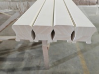 Rampe d'escalier en bois blanc apprêté de style classique moderne pour hôtels, appartements et hôpitaux - Installation facile