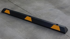 ตัวกั้นล้อรถยนต์ยางคุณภาพสูง สีเหลือง+ดำ ขนาด 1650 มม. มาตรฐานออสเตรเลีย-นิวซีแลนด์ - Product Image 2