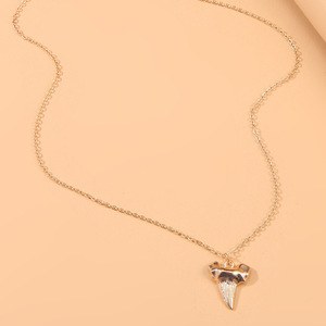 Carino piccolo semplice <span class=keywords><strong>collana</strong></span> a catena Color oro <span class=keywords><strong>collana</strong></span> a forma di <span class=keywords><strong>dente</strong></span> di squalo <span class=keywords><strong>ciondolo</strong></span> gioielli da spiaggia damigella d'onore regali - Product Image 5