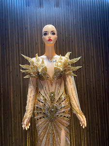 Vestido de sirena de lujo para mujer con mangas largas de ilusión y pedrería de alta gama para fiesta, de Vietnam. - Product Image 4