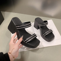 Nouvelles pantoufles haut de gamme pour l'été, antidérapantes, à semelle épaisse, pour l'extérieur, style brise nocturne, pour femmes, tendance, toutes occasions 916