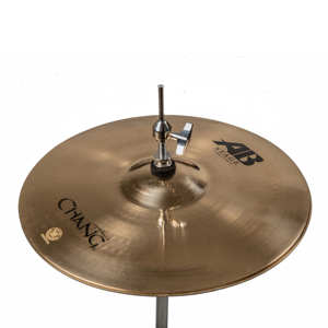 ฉาบไฮแฮท Chang Cymbals AB-Stage ขนาด 14 นิ้ว |   โลหะผสมทองสัมฤทธิ์ B20 ผลิตด้วยมือ |   มืออาชีพ |   โทนสีสดใสคมชัด |   สีเหลือง |   ร็อค/ป๊อป | - Product Image 2