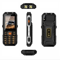 Prix bon marché Q8-1 batterie 16800mAh 2.4 pouces 21 touches lampe de poche LED FM SOS double SIM 4G Triple épreuve téléphone aîné