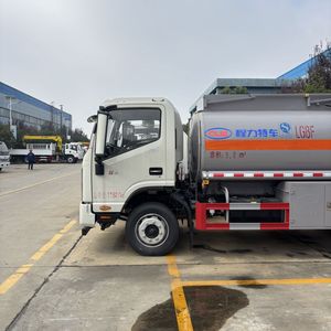 Camion-citerne à carburant JAC 4x2 10000L neuf, camion de livraison de carburant diesel avec distributeur et pompe à carburant - Product Image 6