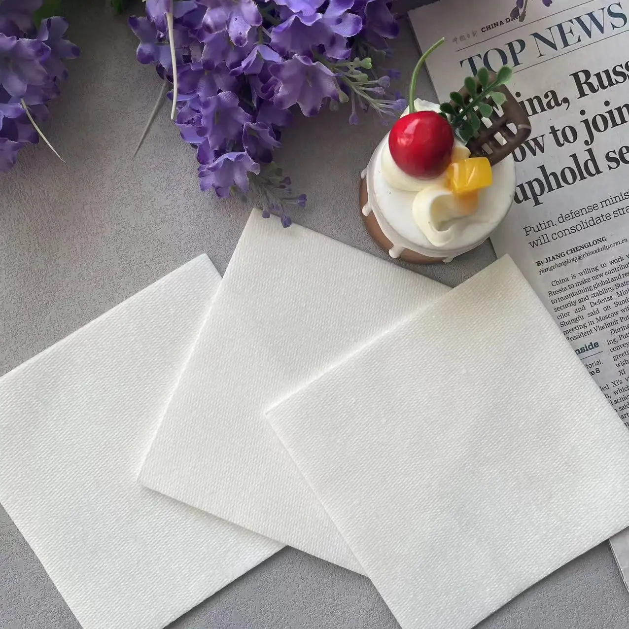 33x33cm plain white airlaid paper Napkins   Party or Wedding