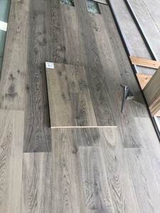 Parquet en chêne blanc européen massif, brossé, multi-couches, pour intérieur, fabriqué à Foshan - Product Image 4