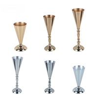 Support floral de mariage moderne de luxe en métal doré pour fleurs séchées avec vases trompette pour la décoration des anneaux de serviette