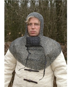 Coif en maille de chaîne fait main avec ventail carré, finition naturelle, maille de chaîne d'armure à anneaux ronds rivetés, maille en acier durable et protectrice - Product Image 1