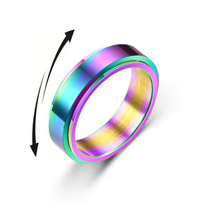 Anillo de boda de titanio colorido unisex, moderno, liso, iridiscente, de acero inoxidable, giratorio, para hombre y mujer. - Product Image 4