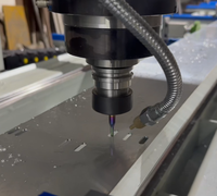 Centre d'usinage CNC automatique 4 axes OUWO pour profilés de fenêtres, de portes et de murs rideaux en aluminium avec rotation de l'axe 180 degrés