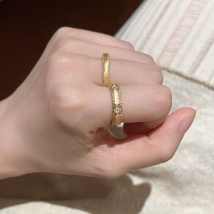 Bague géométrique en nid d'abeille moderne haut de gamme en zircon, étanche, plaquée or 18 carats, en cuivre pour femmes - Product Image 3