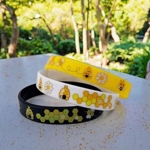 Bracelet en silicone personnalisé avec motif de petite abeille coloré et imprimé, bijoux de fête à thème, bracelet pour hommes et femmes - Product Image 6
