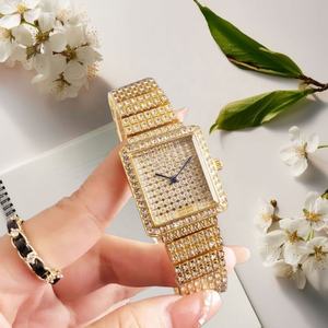 Reloj de lujo para mujer, de oro, con diamantes de imitación, esfera cuadrada, pulsera de acero inoxidable, elegante y a la moda. - Product Image 4