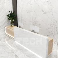 Lobby de salon de beauté moderne Comptoir de réception de luxe blanc Grande réception avec lumière LED