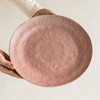 Assiettes à dessert en céramique vintage rose de 11 pouces, assiettes plates en céramique italienne rose vif, couleur rose, vente en gros