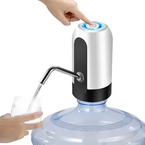 Distributore automatico della pompa della bottiglia d'acqua portatile Mini caricatore per auto ricaricabile Usb bianco nero plastica fredda 5V 4W per bottiglia d'acqua