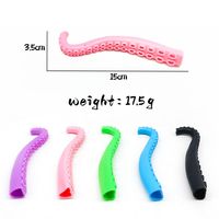 En stock Jouets pour chats pas chers en plastique TPR Tentacules de pieuvre lumineux Marionnette à doigt Pieuvre Marionnette à doigt Jouets pour enfants