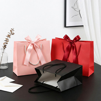Sac en papier cadeau écologique couleur unie, sac fourre-tout en carton blanc avec ruban et nœud, emballage de luxe pour le commerce de détail, vente en gros