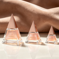 Neues Design Dreieckige 30ml 50ml 100ml Klare Leere Glas-Luxus-Parfümflasche mit Schwarzem Kunststoffdeckel und Pumpzerstäuber