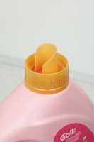 Adoucissant textile liquide premium toutes saisons, parfum floral, antibactérien, écologique, pour l'hiver moelleux et douillet, et l'été léger et doux pour la peau