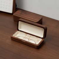 Étui de rangement pour lunettes en bois massif, porte-lunettes en noyer avec doublure douce, organisateur de voyage rigide portable pour lunettes de soleil et lunettes de vue