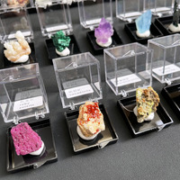 Boîte de présentation en acrylique pour pierres brutes, minéraux, pierres de guérison Reiki et spécimens de cristaux, très demandée pour la collection
