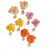 Nouvelles boucles d'oreilles bohèmes en acier inoxydable plaqué or avec perles d'eau douce, fleurs éternelles d'hortensia multicolores, faites à la main