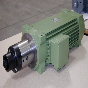 Motor Reductor de Engranajes Helicoidales Cónicos Himmel Drive Technology, Alta Relación de Transmisión, Diseño Compacto, Hecho en Alemania - Product Image 3