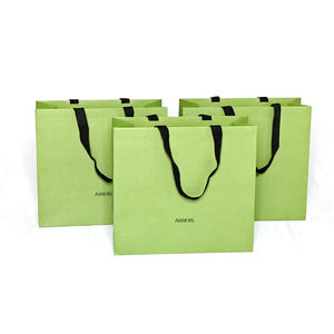 ถุงกระดาษศิลปะสำหรับใส่เสื้อผ้าและรองเท้าสีเขียวเป็นมิตรกับสิ่งแวดล้อมพร้อมโลโก้และเคลือบ - Product Image 4