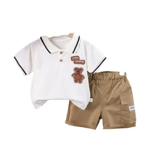 नई डिजाइन अच्छी गुणवत्ता वाले बच्चों के छोटे सेट सफेद टेडी भालू मुद्रित कपास लघु आस्तीन शर्ट सरल शॉर्ट्स