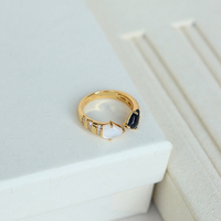 Bague personnalisée en argent sterling 925 plaqué or 18 carats avec onyx noir et coquillage blanc pour femme, idéale pour cadeau, fête, mariage, vente en gros, directement de l'usine