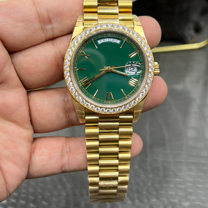 Montres mécaniques 40 mm automatiques en métal doré avec lunette sertie de diamants, cadran <span class=keywords><strong>noir</strong></span>, <span class=keywords><strong>montre</strong></span> de luxe pour <span class=keywords><strong>homme</strong></span> en or jaune avec diamants, <span class=keywords><strong>montre</strong></span> sertie de diamants moissanite - Product Image 1