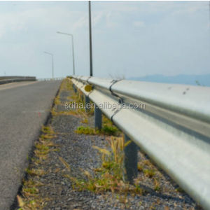 AASHTO M180 Q235B sıcak daldırma galvanizli çelik darbeye dayanıklı W ışıklı korkuluk yol güvenliği ve koruması için trafik bariyerleri - Product Image 5