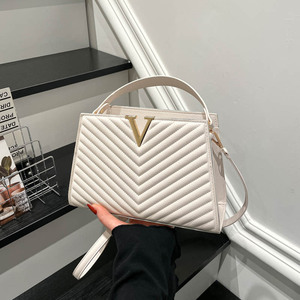 Bolso de Mano Grande Acolchado de PU Texturizado de Alta Gama para Mujer, Nuevo Diseño Exclusivo 2026, Bolso Tote Versátil para el Día a Día, con Correa de Hombro Única y Cierre Magnético - Product Image 2