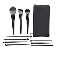 Ensemble de 10 pinceaux de maquillage synthétiques à poils noirs mats avec manche en bois - Pinceaux portables pour poudre, fond de teint et blush