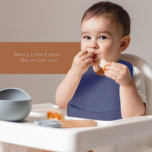 مريلة تغذية من السيليكون خالية من مادة BPA ومقاومة للماء بتصميم مخصص وصديقةمن السيليكون مع إضاءة وتهوية للصيف - Product Image 3