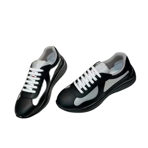 Vente en gros de baskets de sport de luxe pour hommes et de chaussures chunky pour femmes, de créateur, à lacets, avec semelle extérieure en caoutchouc et design coussin - Product Image 1