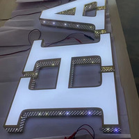 Lettres de signalisation 3D personnalisées à LED avec trou latéral, lettres lumineuses à trou perforé, face en acrylique, bordure en métal pour enseigne lumineuse de magasin