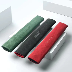 Alcantara Suede ผ้านิ่มแบบระบายอากาศได้เข็มขัดนิรภัยในรถยนต์แผ่นนุ่มสำหรับป้องกันสายยาวโลโก้ออกแบบได้ตามต้องการ - Product Image 1