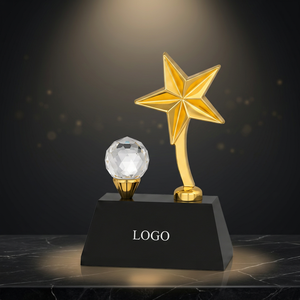 Trophée étoile avec boule de cristal, base plaquée or moulée sous pression, logo gravé au laser portable pour activités promotionnelles - Product Image 1
