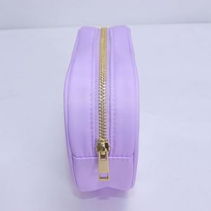 Bolsa de Maquillaje Ligera de PVC Ecológica para Mujer, con Estampado de Corazones, Impermeable, con Cierre, Organizador Transparente Personalizado - Product Image 4