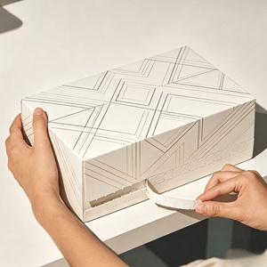 Cajas de Envío Personalizadas con Efecto de Estampado en Dorado, Cajas de Correo para Comercio Electrónico con Tira Desprendible, Cajas de Embalaje de Cartón Corrugado para Envíos - Product Image 1